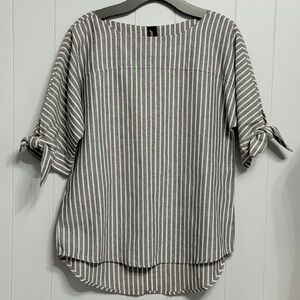 #14)  NWOT Ravel Gray Striped Blouse with Tie Sleeves & Buttons detail Back